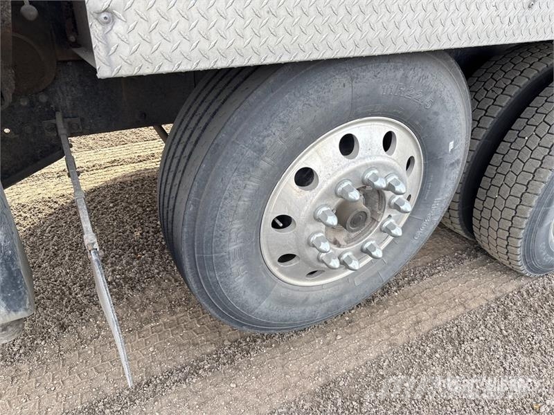 Kenworth NBT45 45 ton Straight Boom on Kenworth T800 10x4 B Vlakke laadvloer met kraan