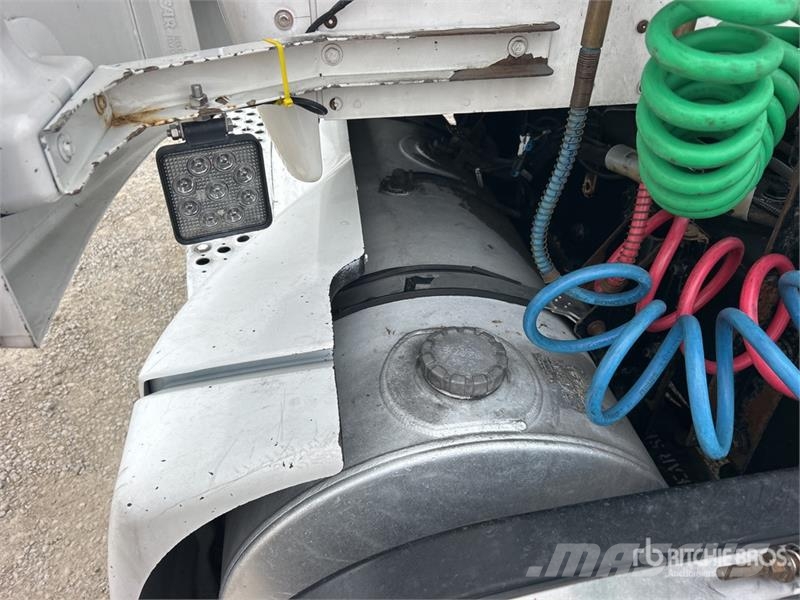 Kenworth T-680 6x4 T/A Day Cab Truck Tractor Vilcēji