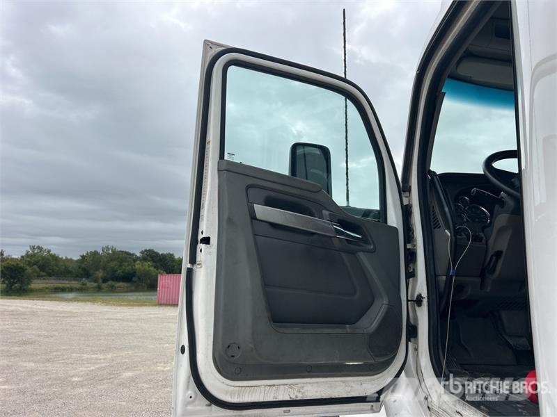 Kenworth T-680 6x4 T/A Day Cab Truck Tractor Vilcēji