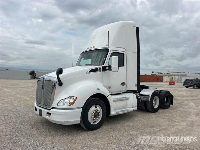 Kenworth T-680 6x4 T/A Day Cab Truck Tractor Vilcēji