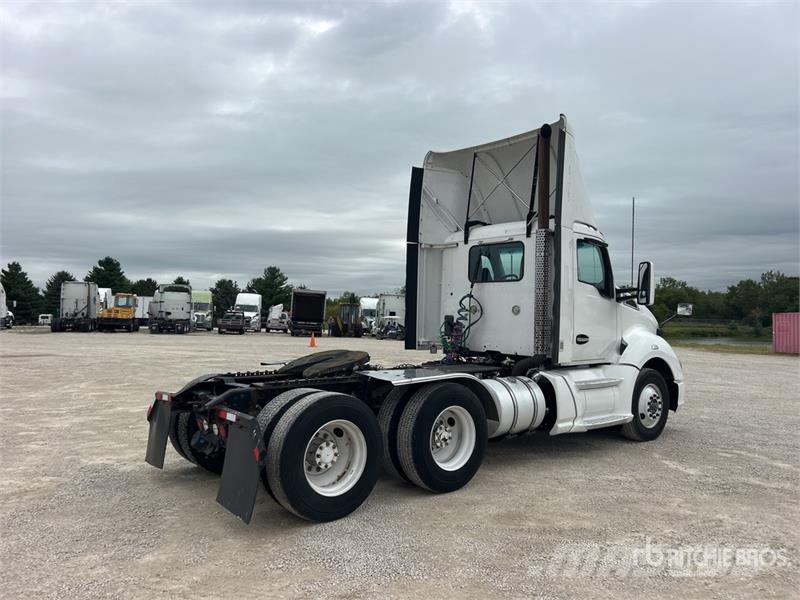 Kenworth T-680 6x4 T/A Day Cab Truck Tractor Vilcēji