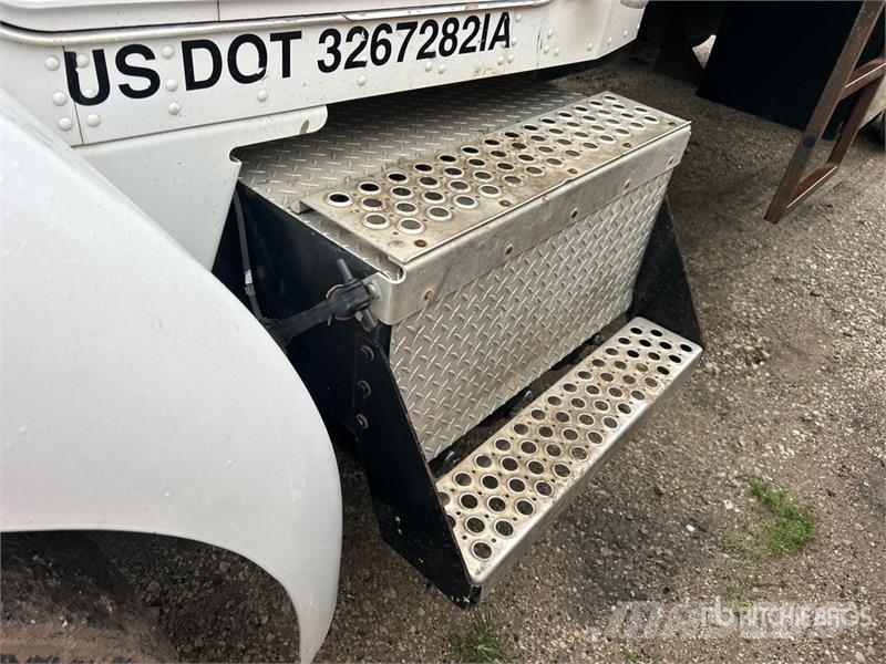 Kenworth T300 4x2 Flatbed Truck Грузовики-платформы/боковая разгрузка
