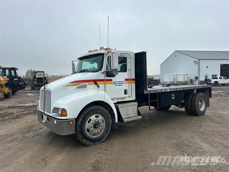 Kenworth T300 4x2 Flatbed Truck Грузовики-платформы/боковая разгрузка