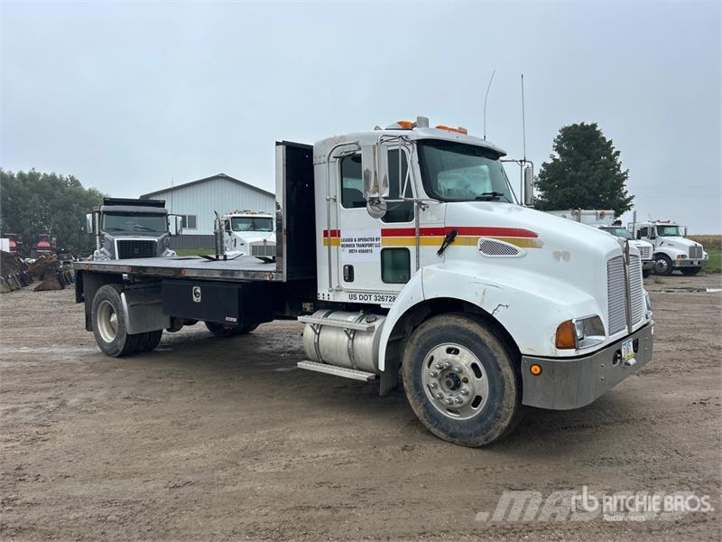 Kenworth T300 4x2 Flatbed Truck Грузовики-платформы/боковая разгрузка