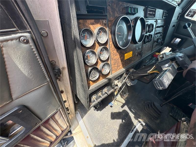 Kenworth T4 6x4 T/A Day Cab Truck Tractor Vilcēji