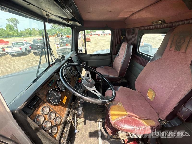 Kenworth T4 6x4 T/A Day Cab Truck Tractor Vilcēji