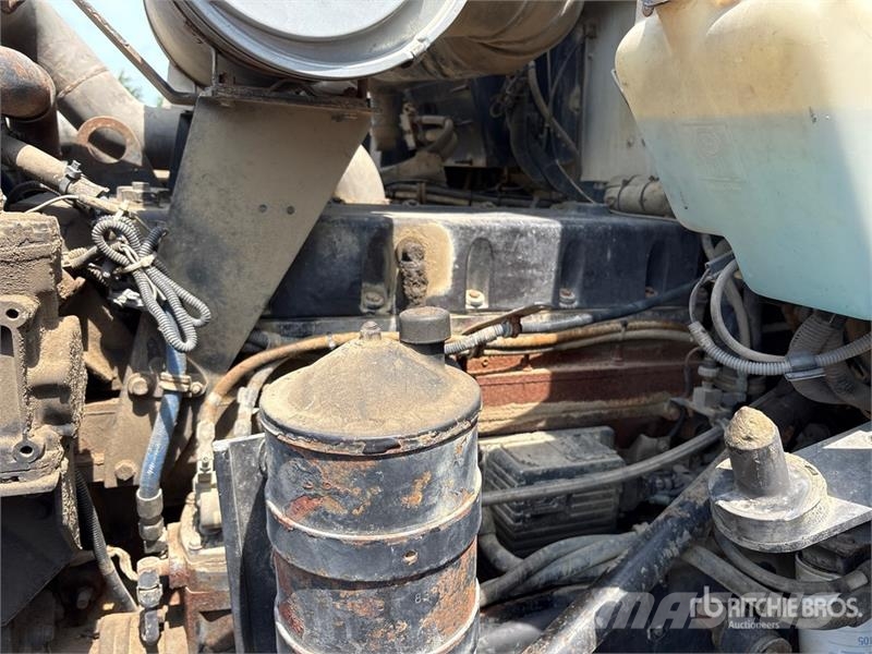 Kenworth T4 6x4 T/A Day Cab Truck Tractor Vilcēji