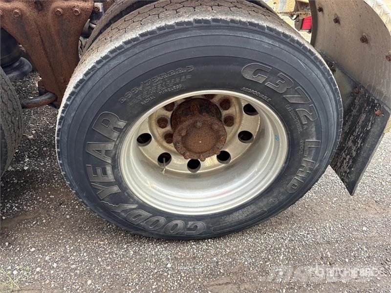 Kenworth T4 6x4 T/A Day Cab Truck Tractor Vilcēji