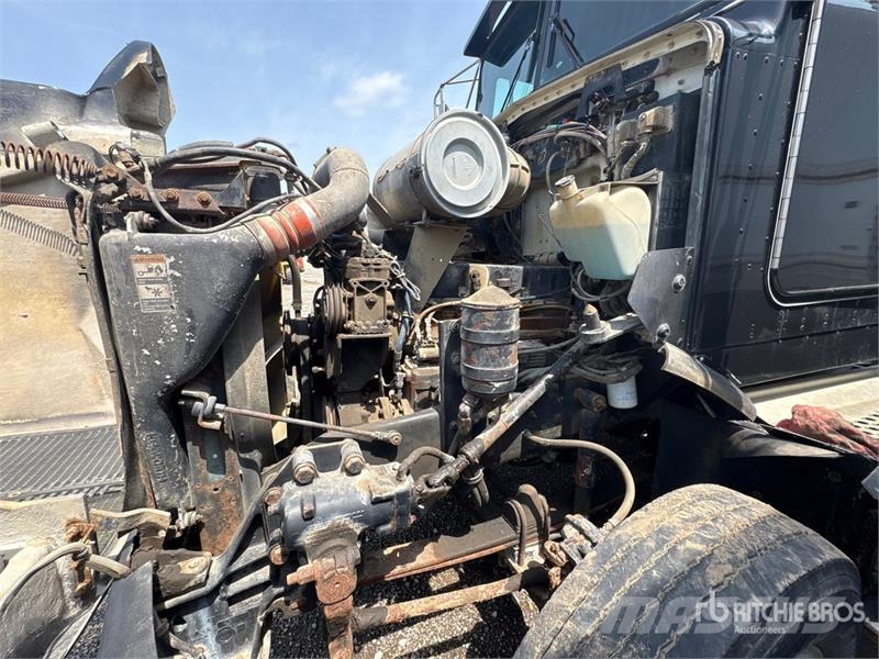 Kenworth T4 6x4 T/A Day Cab Truck Tractor Vilcēji