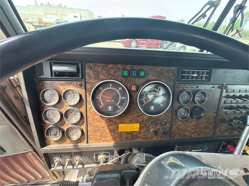 Kenworth T4 6x4 T/A Day Cab Truck Tractor Vilcēji