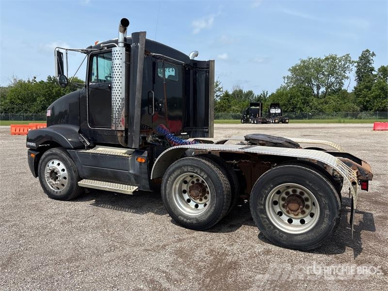 Kenworth T4 6x4 T/A Day Cab Truck Tractor Vilcēji