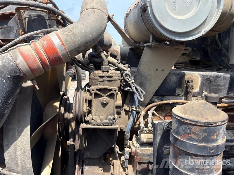 Kenworth T4 6x4 T/A Day Cab Truck Tractor Vilcēji