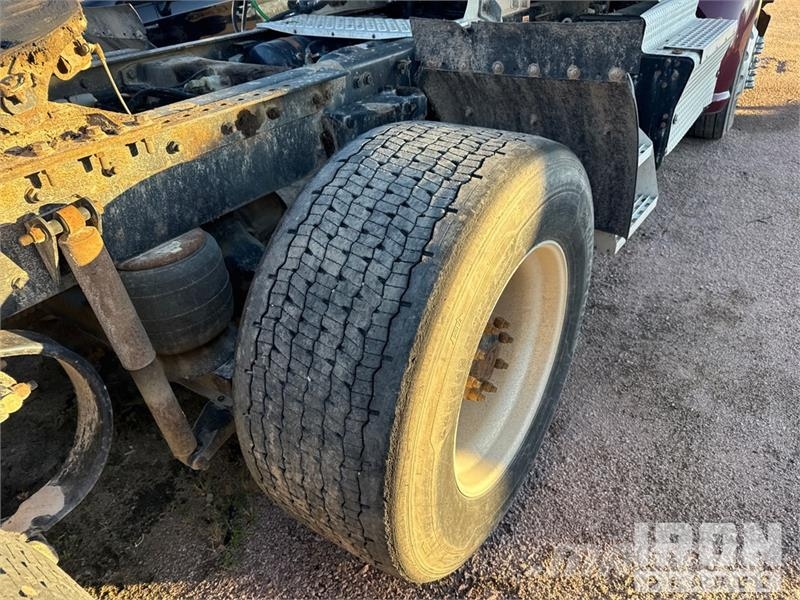 Kenworth T660 Тягачі