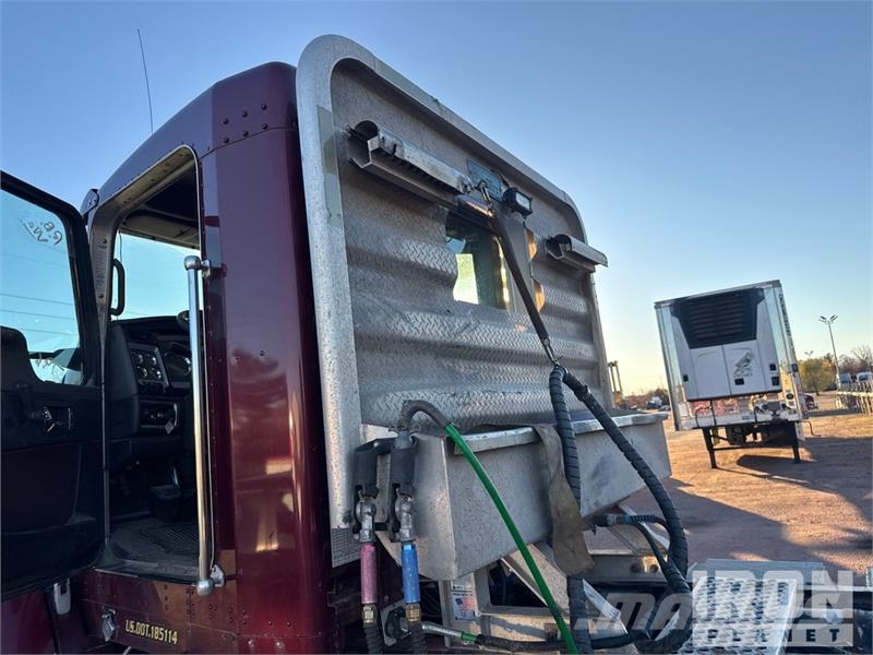 Kenworth T660 Тягачі