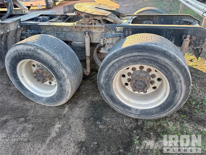 Kenworth T660 Тягачі