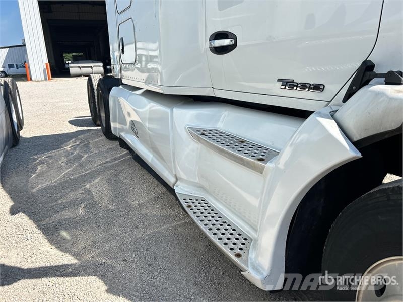 Kenworth T680 Vetopöytäautot