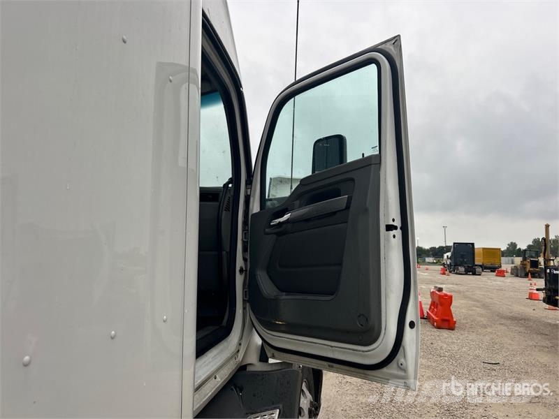 Kenworth T680 Тягачі
