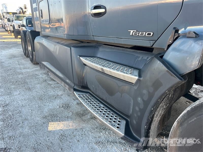 Kenworth T680 وحدات الجر