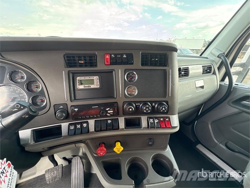 Kenworth T680 Тягачі