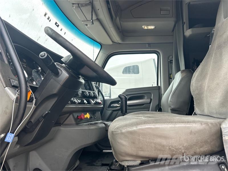 Kenworth T680 Тягачі