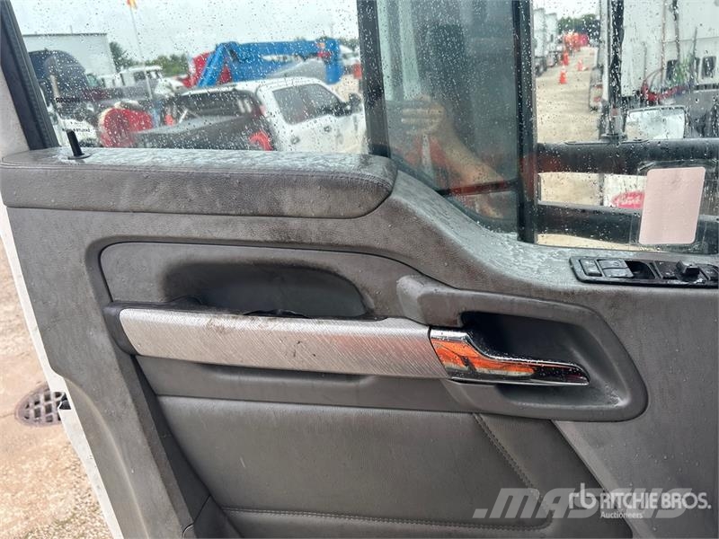 Kenworth T680 Тягачі