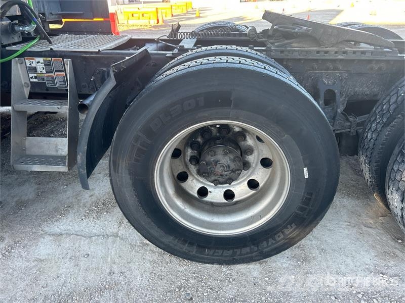 Kenworth T680 وحدات الجر