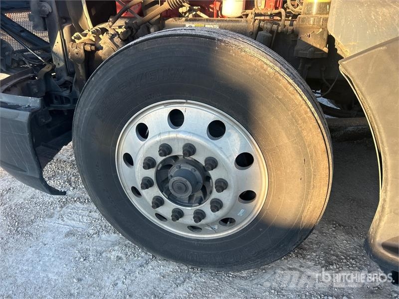 Kenworth T680 وحدات الجر