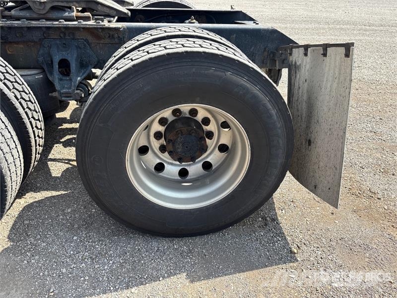 Kenworth T680 Тягачі