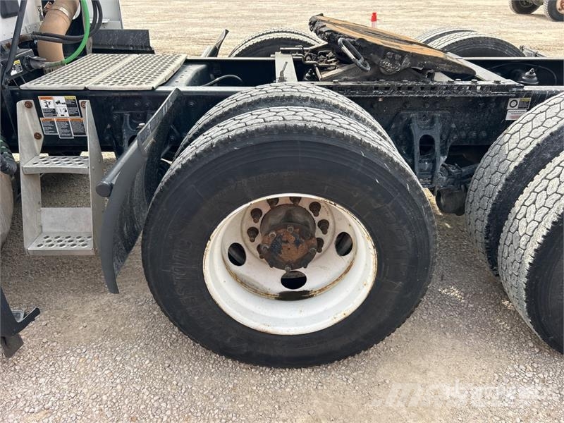 Kenworth T680 وحدات الجر