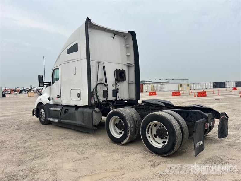 Kenworth T680 Тягачі