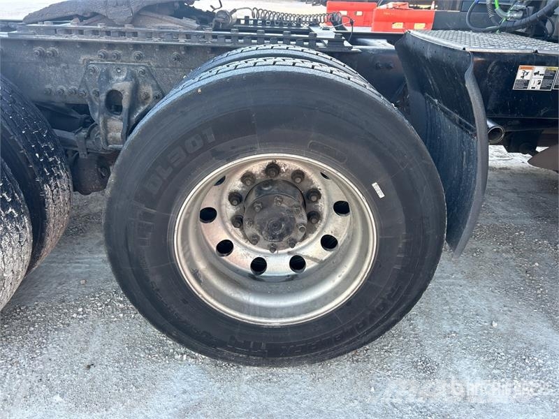 Kenworth T680 وحدات الجر