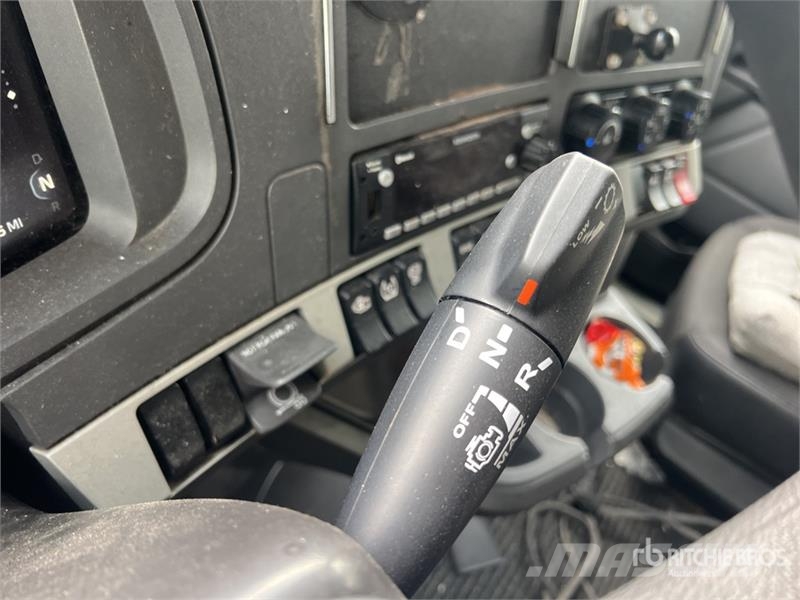 Kenworth T680 Vetopöytäautot