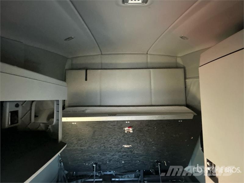 Kenworth T680 وحدات الجر