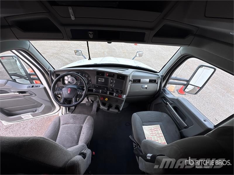 Kenworth T680 Тягачі