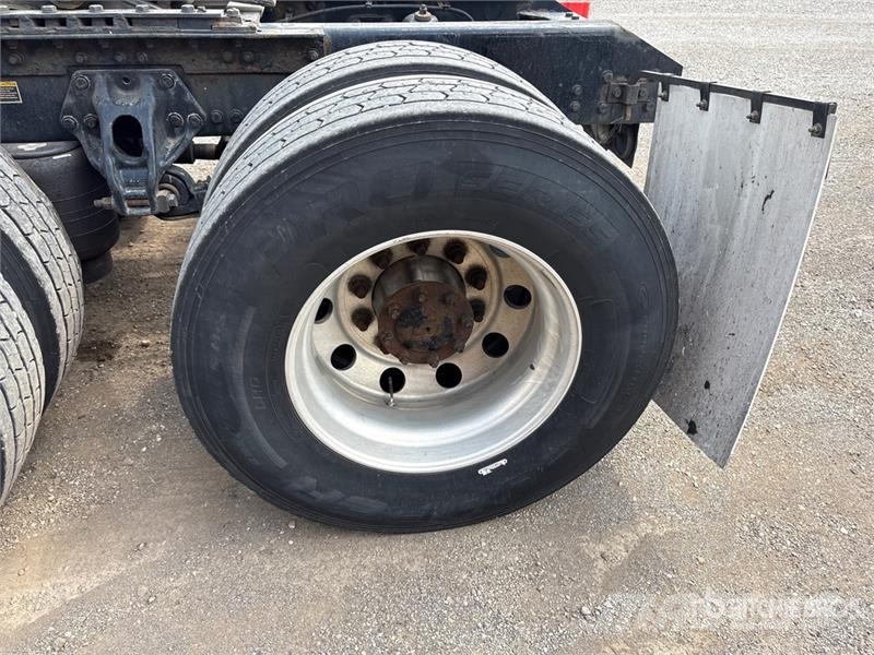 Kenworth T680 Тягачі