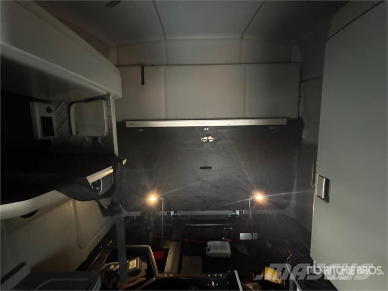 Kenworth T680 Autotractoare