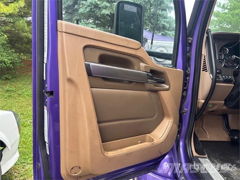 Kenworth T680 Vetopöytäautot