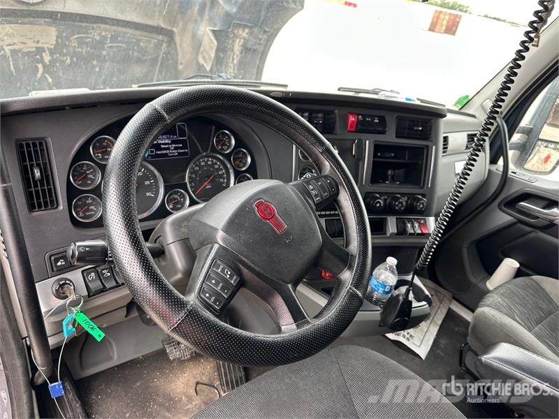 Kenworth T680 Тягачі