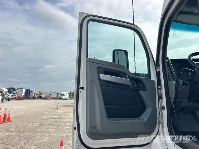 Kenworth T680 وحدات الجر