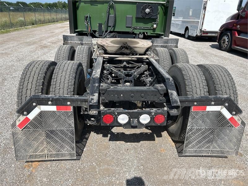 Kenworth T680 Тягачі