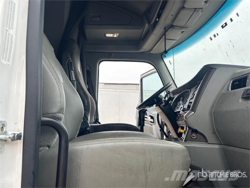 Kenworth T680 Тягачі