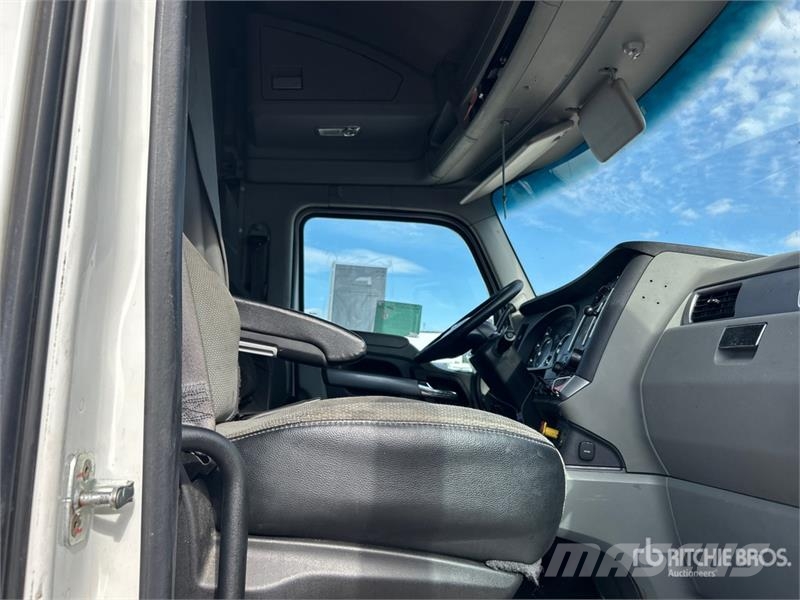 Kenworth T680 Vetopöytäautot