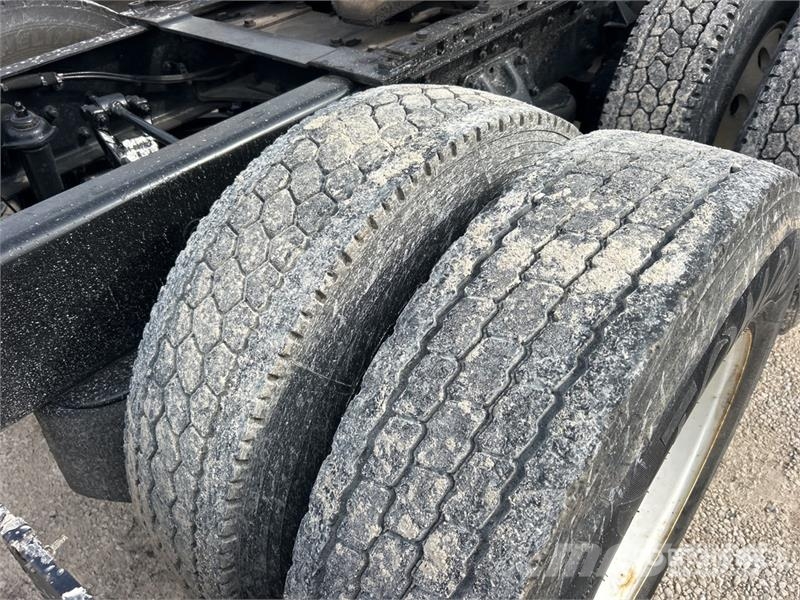 Kenworth T680 وحدات الجر