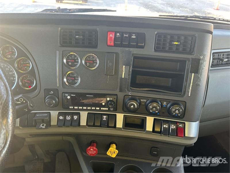 Kenworth T680 وحدات الجر