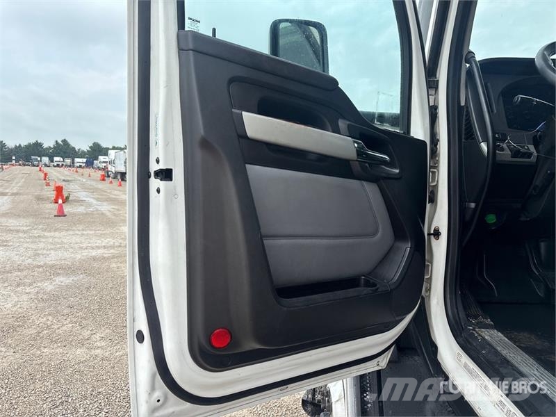 Kenworth T680 Vetopöytäautot