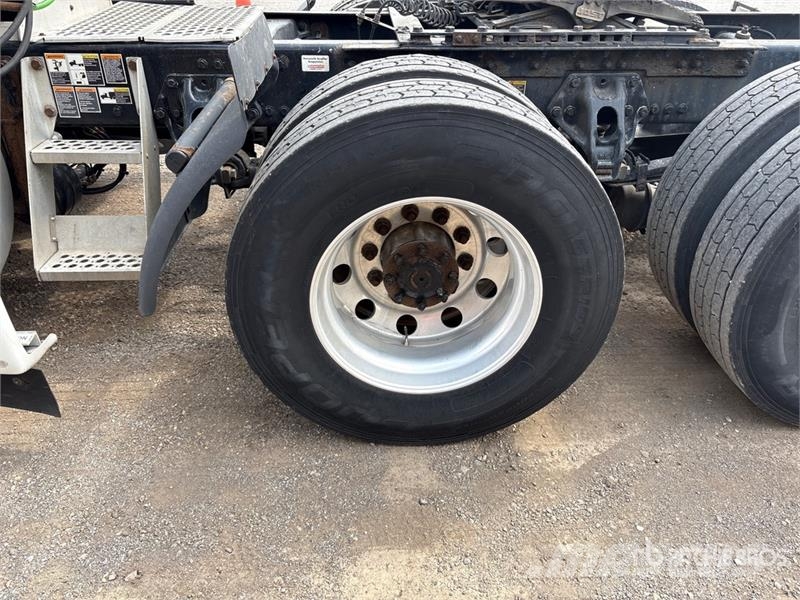 Kenworth T680 Тягачі