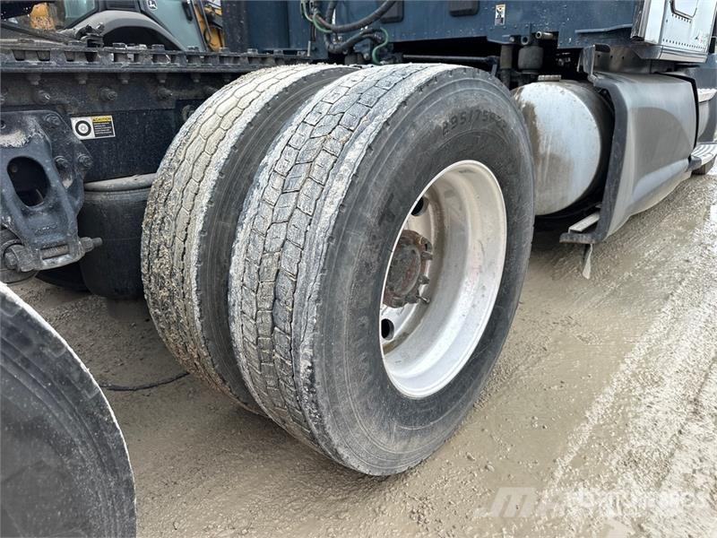Kenworth T680 Тягачі