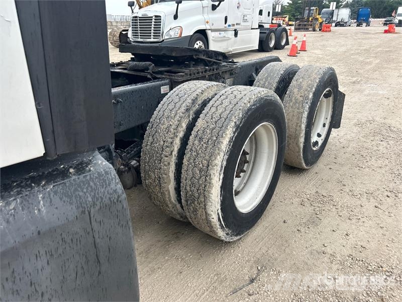 Kenworth T680 Тягачі