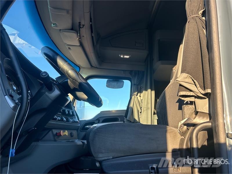 Kenworth T680 وحدات الجر