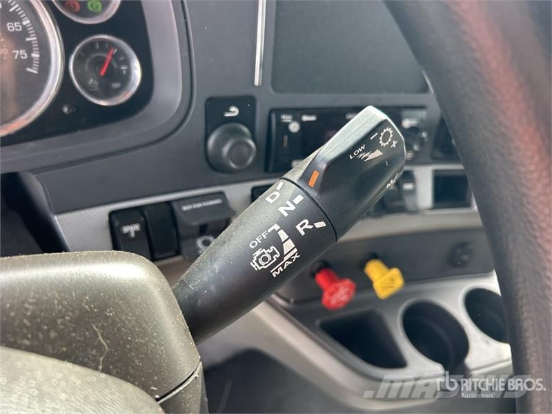 Kenworth T680 وحدات الجر